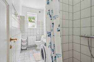 Strandvejen_349B_2_tv - badeværelse